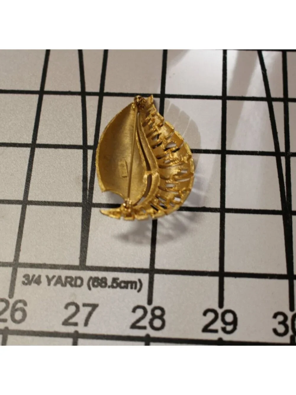 Vintage Signed JJ Jonette Jewelry Gold Tone Textured Open Work Leaf Brooch Pin